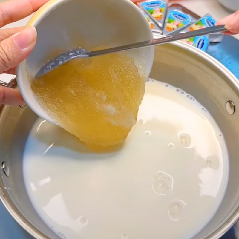 Bước 2 Nấu hỗn hợp sữa Cheese ball nhân phô mai con bò cười