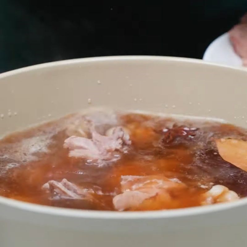 Bước 3 Nấu nước dùng Hạt dẻ Trùng Khánh