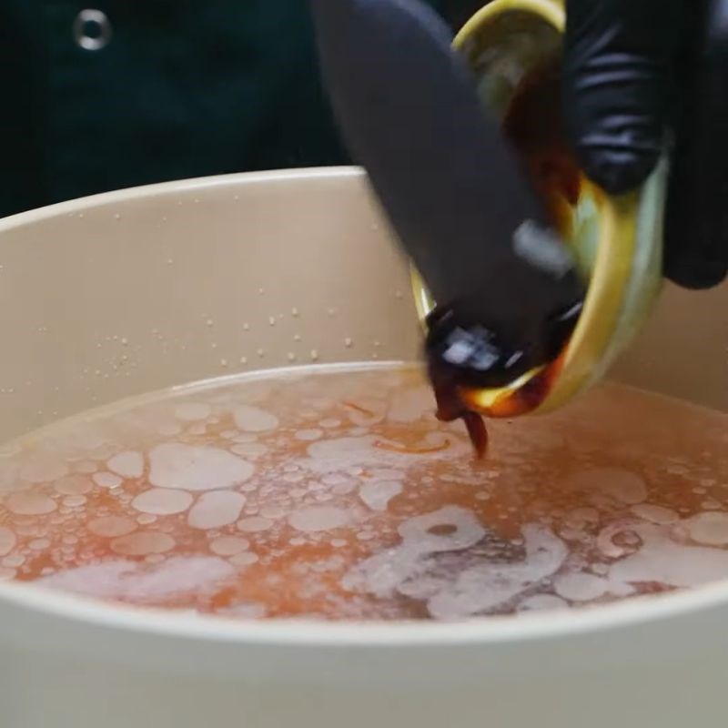 Bước 3 Nấu nước dùng Hạt dẻ Trùng Khánh