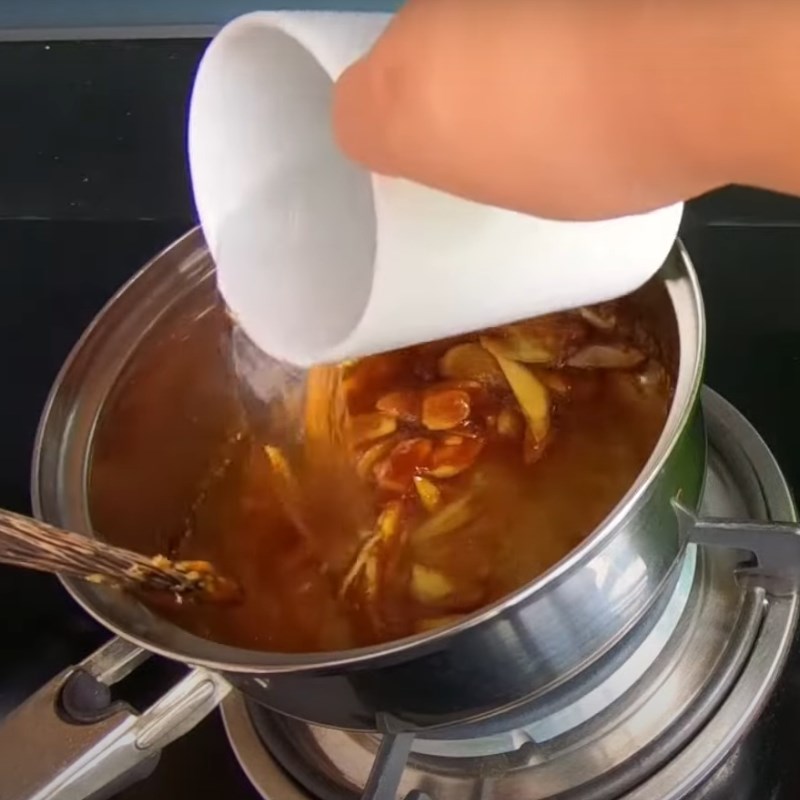 Bước 2 Nấu nước đường Xu xoa