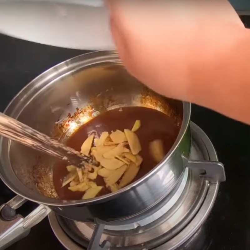 Bước 2 Nấu nước đường Xu xoa
