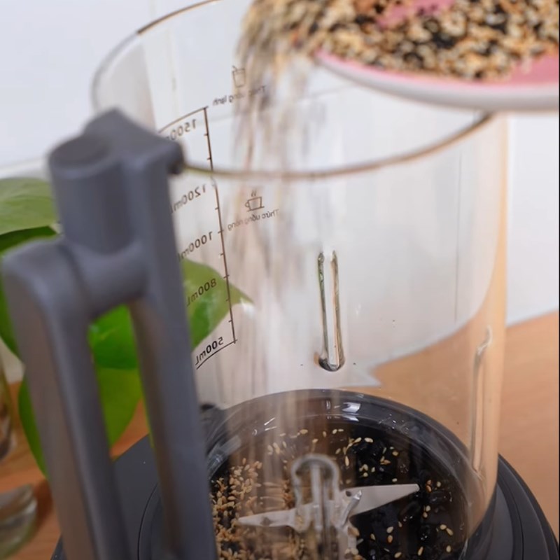 Bước 2 Nấu sữa mè đen Sữa mè đen bằng máy làm sữa hạt