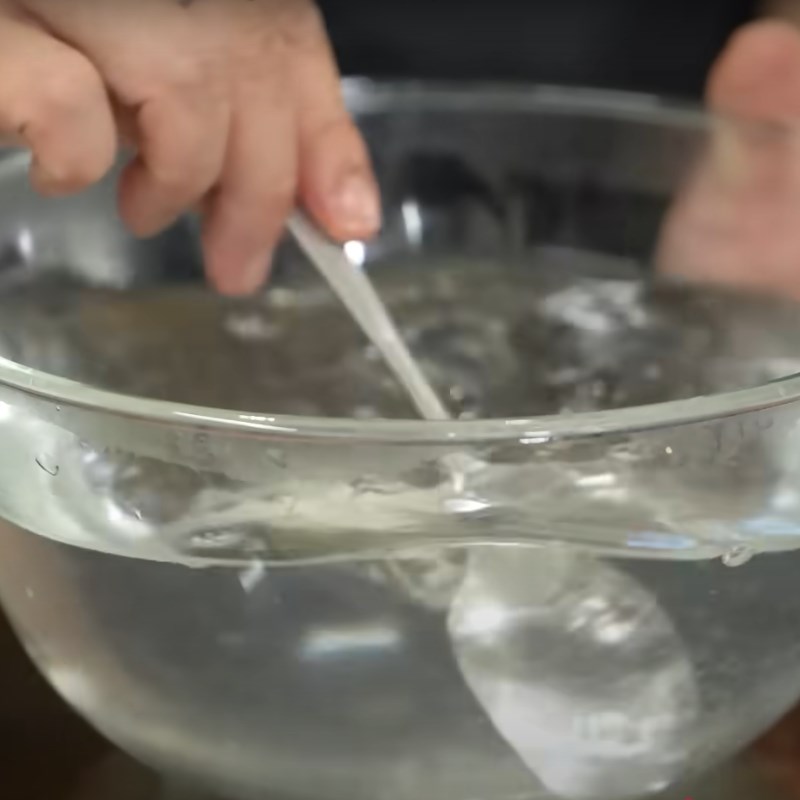 Bước 2 Pha nước ngâm Su hào muối