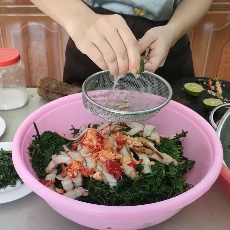 Bước 3 Pha nước trộn Nộm rau dớn