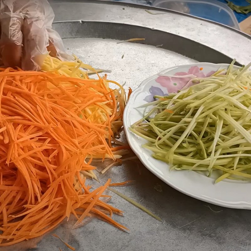 Bước 2 Sơ chế các nguyên liệu khác Nộm chân vịt