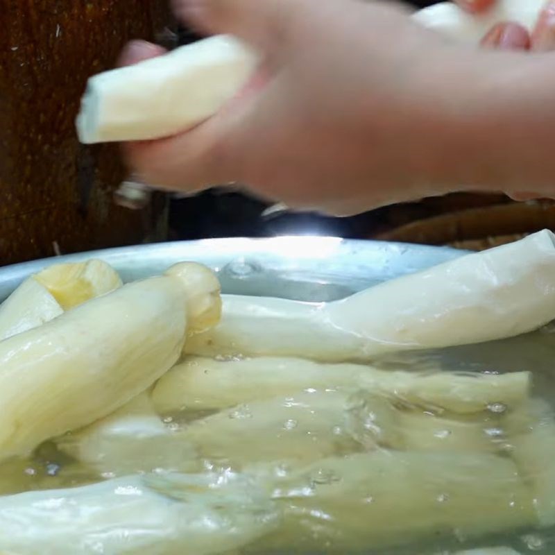 Bước 1 Sơ chế khoai mì Bánh phồng mì