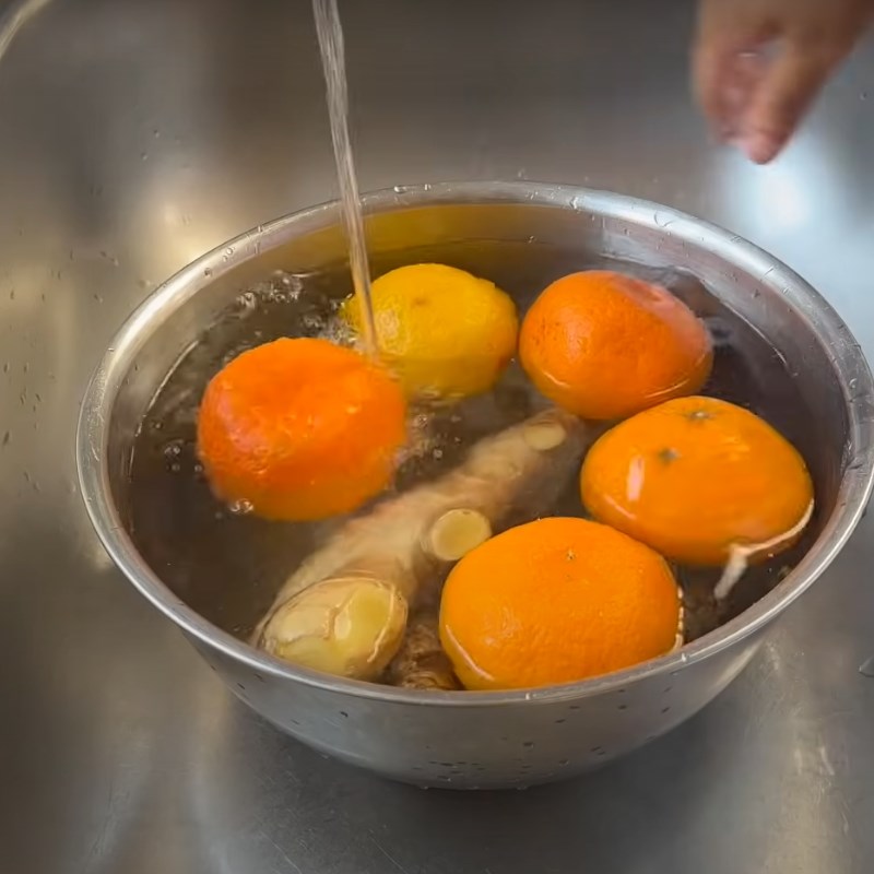 Bước 1 Sơ chế nguyên liệu Ginger shot với thơm, cam và nghệ