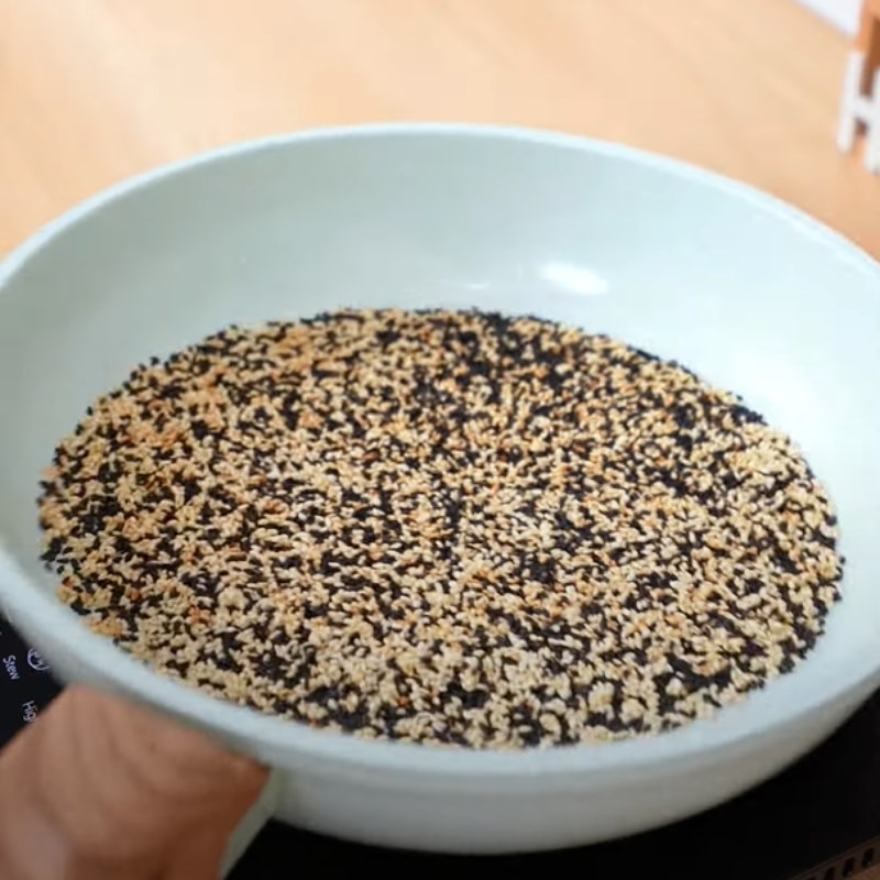 Bước 1 Sơ chế nguyên liệu Sữa mè đen bằng máy làm sữa hạt