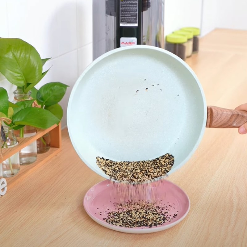 Bước 1 Sơ chế nguyên liệu Sữa mè đen bằng máy làm sữa hạt