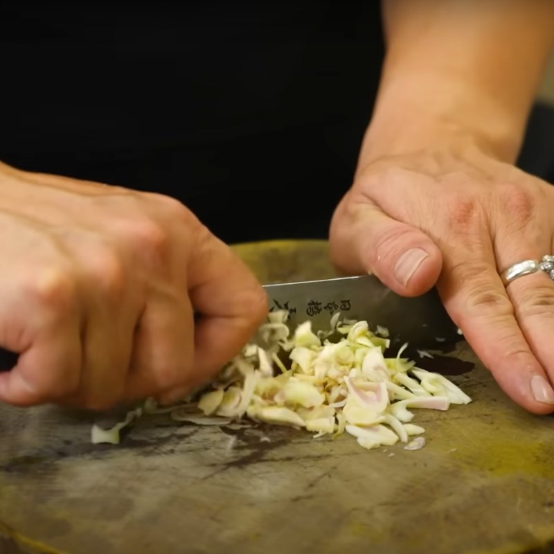 Bước 1 Sơ chế nguyên liệu ướp Thịt lợn chiên riềng