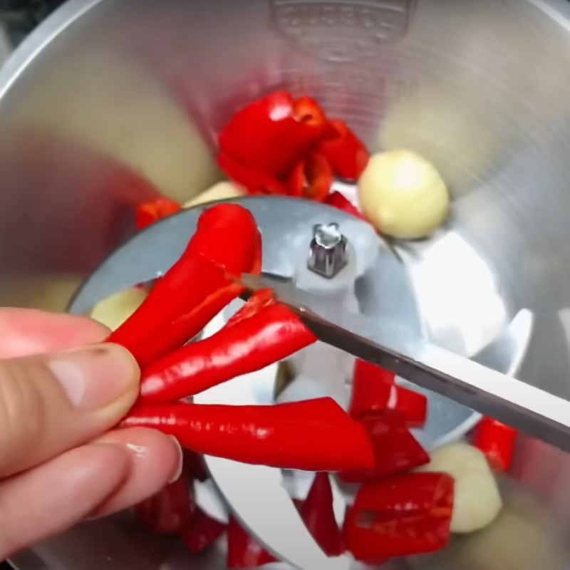 Bước 1 Sơ chế tỏi ớt Nước mắm tỏi ớt