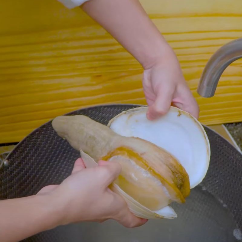 Bước 1 Tách vỏ ốc Ốc vòi voi sống