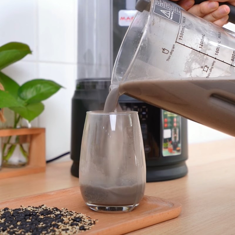 Bước 3 Thành phẩm Sữa mè đen bằng máy làm sữa hạt