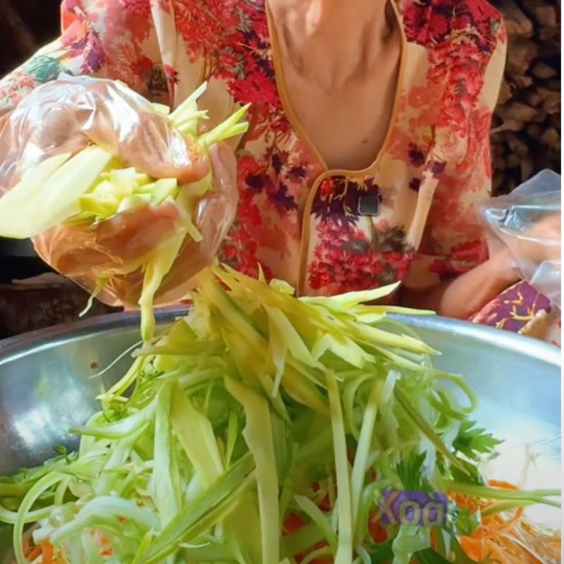 Bước 4 Trộn bún và vịt Bún vịt trộn