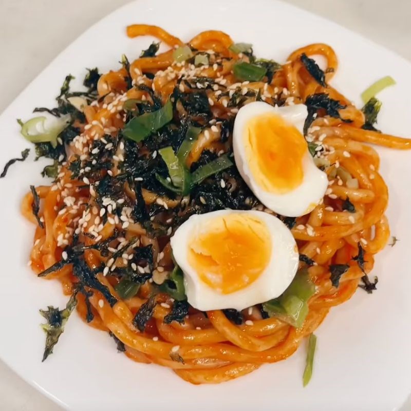 Bước 4 Trộn mì Mì udon trộn