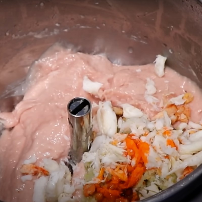 Bước 2 Xay chả cua Huế Chả cua Huế