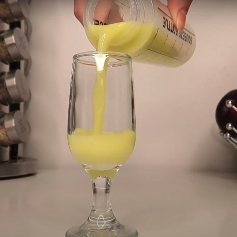 Bước 2 Xay rau củ Ginger shot với cần tây