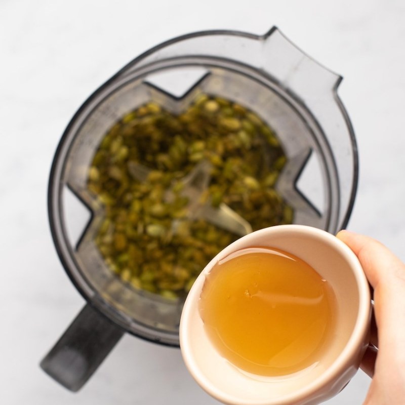 Bước 2 Xay sữa hạt bí Sữa hạt bí