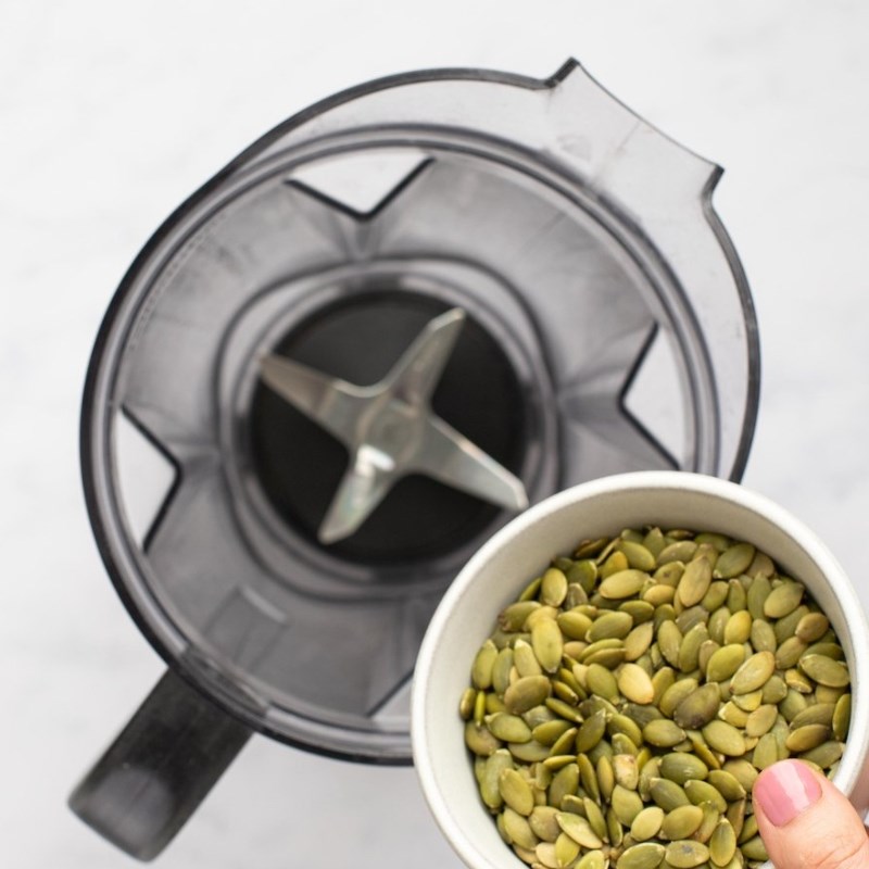 Bước 2 Xay sữa hạt bí Sữa hạt bí