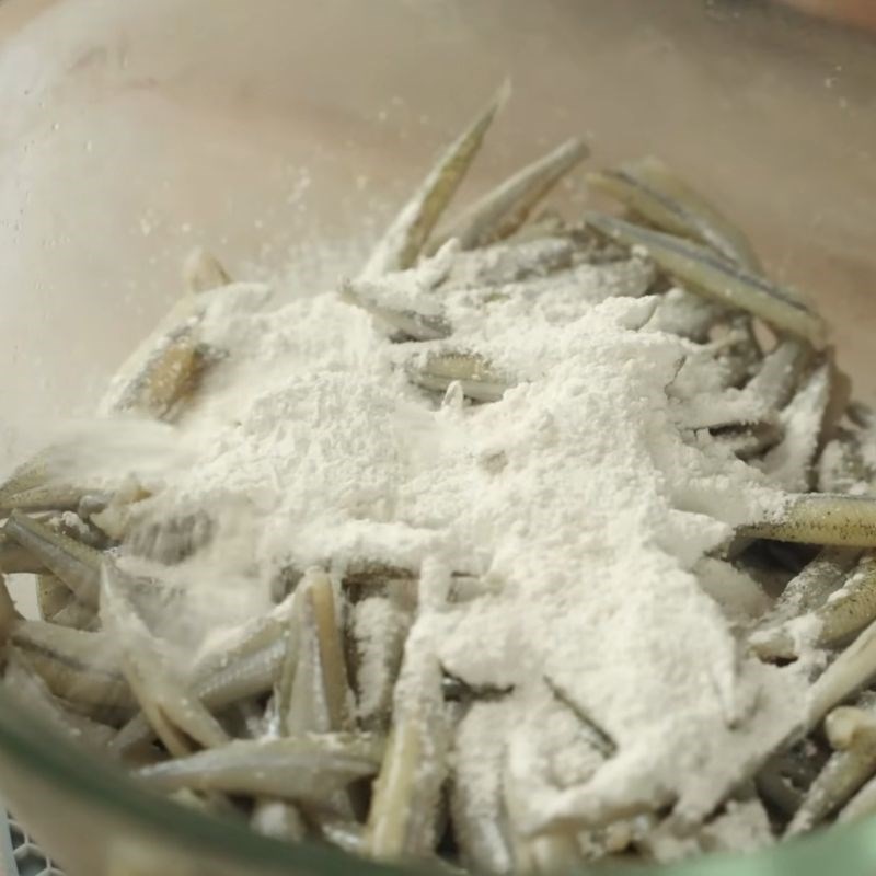 Bước 4 Áo bột Cá cơm sấy giòn