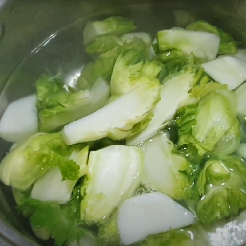Bước 2 Chần sơ mầm đá Mầm đá xào tỏi