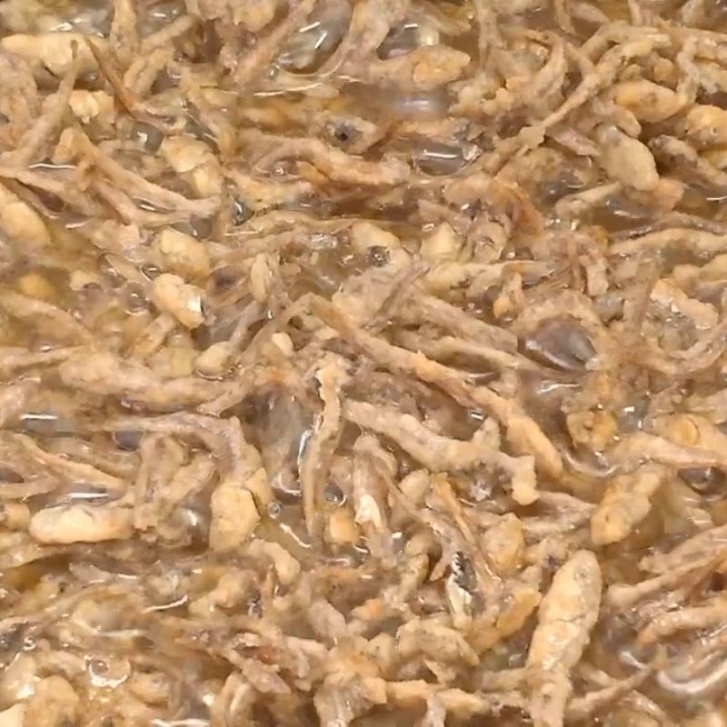Bước 3 Chiên cá cơm Cá cơm khô rim mắm đường