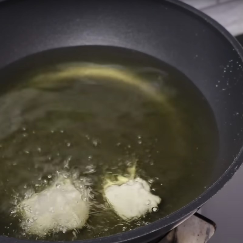 Bước 2 Chiên sườn non Sườn rang muối