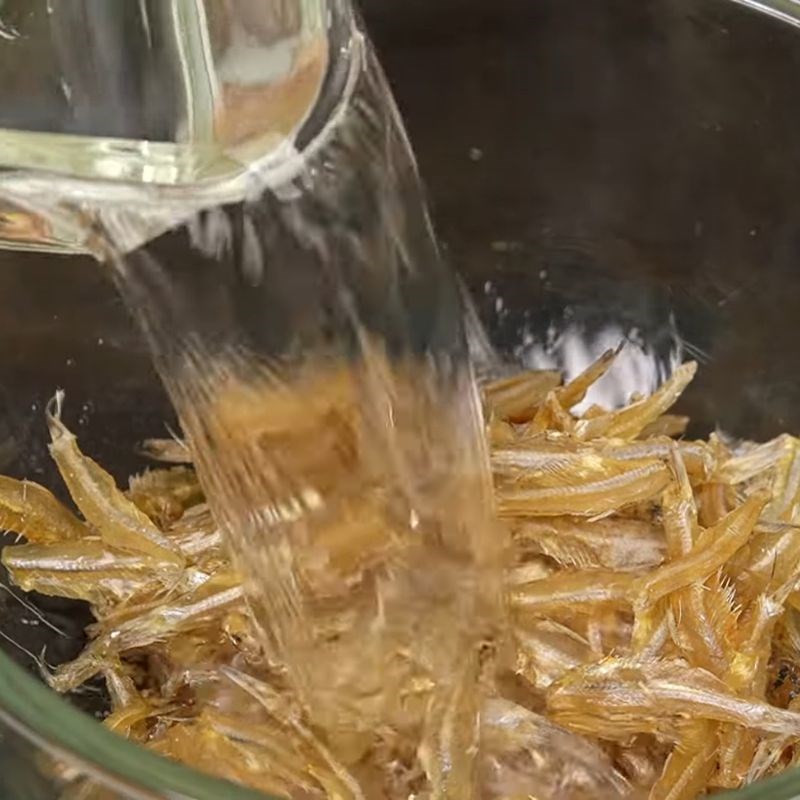 Bước 1 Chuẩn bị cá cơm khô Cá cơm rim lạc