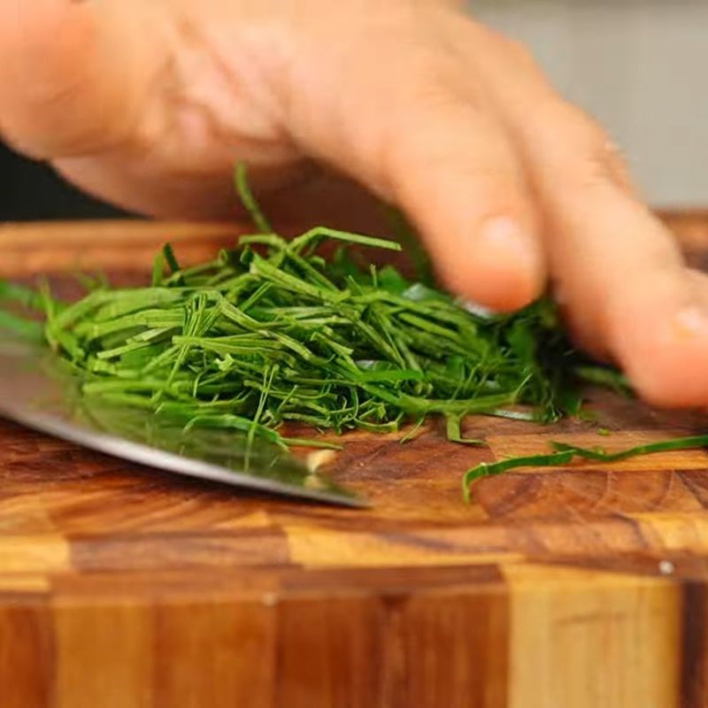 Bước 3 Chuẩn bị các gia vị Cá cơm rim lạc