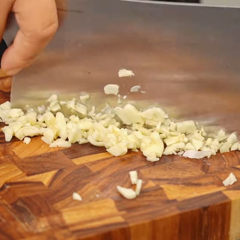 Bước 3 Chuẩn bị các gia vị Cá cơm rim lạc