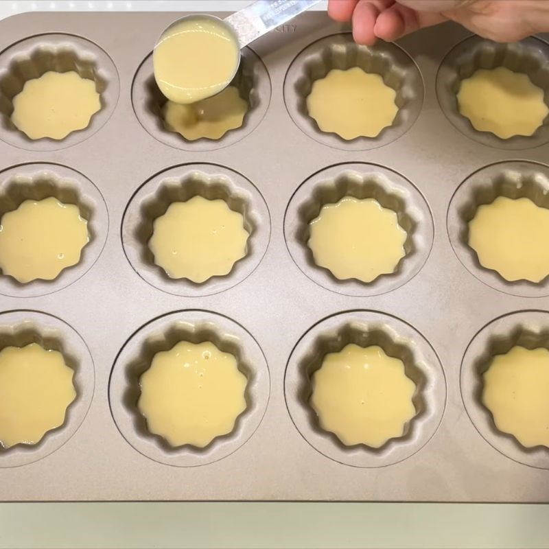 Bước 4 Chuẩn bị khuôn và đổ bánh Bánh Canele