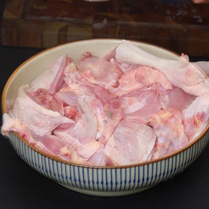 Bước 1 Chuẩn bị nguyên liệu Gà nấu khóm