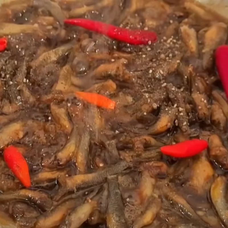 Bước 4 Hoàn thành Cá bống trứng kho tiêu