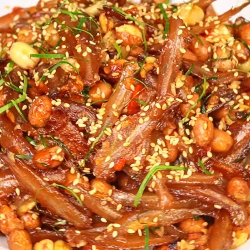 Bước 7 Hoàn thiện và thưởng thức Cá cơm rim lạc