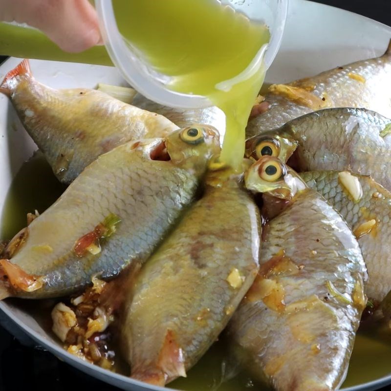 Bước 3 Kho cá Cá he kho mía