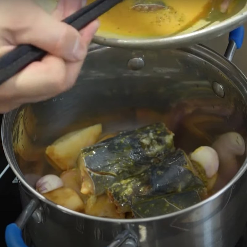 Bước 2 Kho cá Cá trê om riềng mẻ
