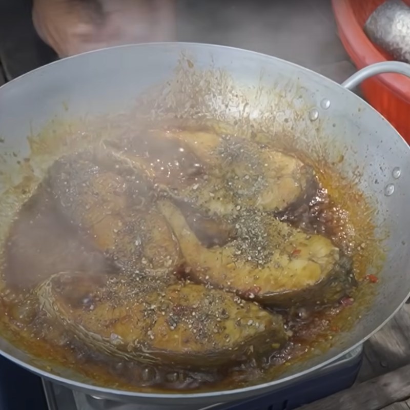 Bước 4 Kho cá Cá chẽm kho tiêu
