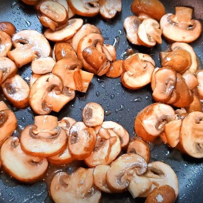 Bước 2 Làm mì Ý sốt kem nấm thịt xông khói Mì Ý sốt kem nấm thịt xông khói