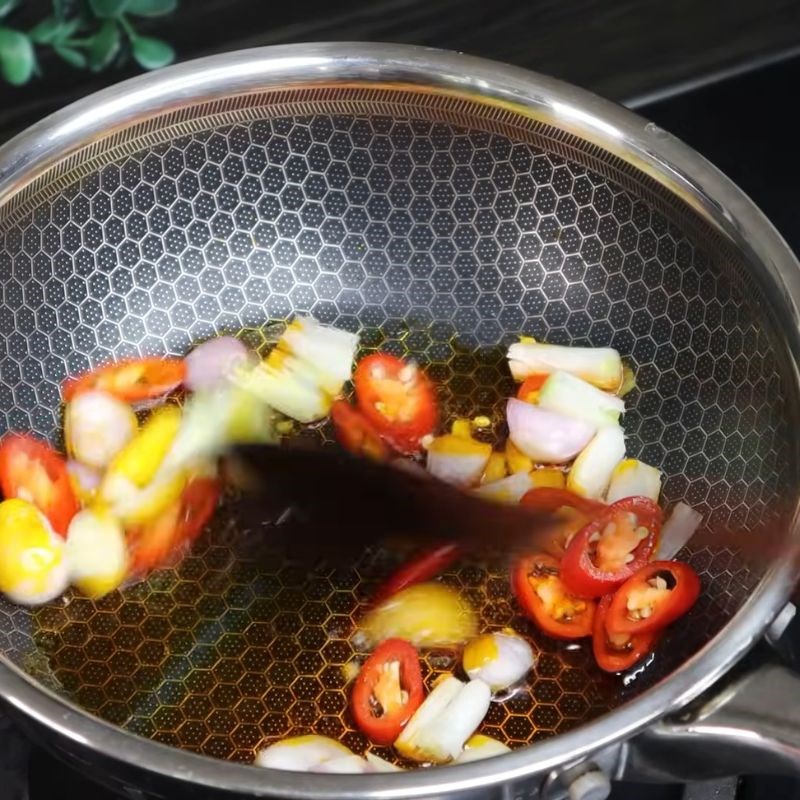 Bước 2 Làm nước sốt kho Cá nục kho rục