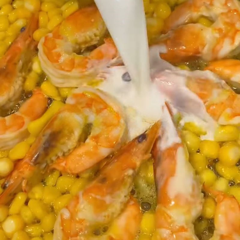 Bước 3 Làm sốt Tôm sốt bơ tỏi chấm bánh mì