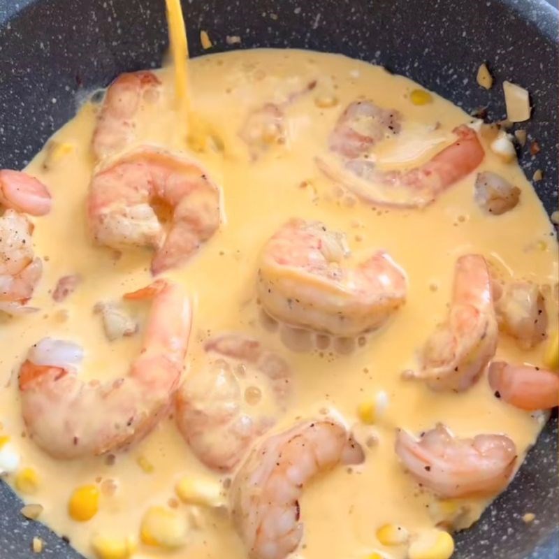 Bước 2 Làm sốt trứng muối Cách làm tôm sốt trứng muối chấm bánh mì