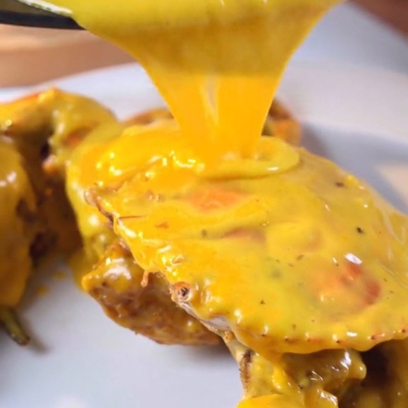 Bước 2 Làm sốt trứng muối Cách làm cua sốt trứng muối chấm bánh mì