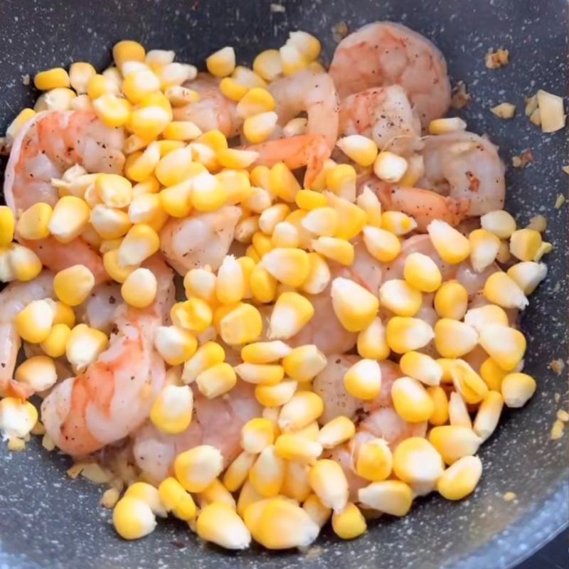 Bước 2 Làm sốt trứng muối Cách làm tôm sốt trứng muối chấm bánh mì