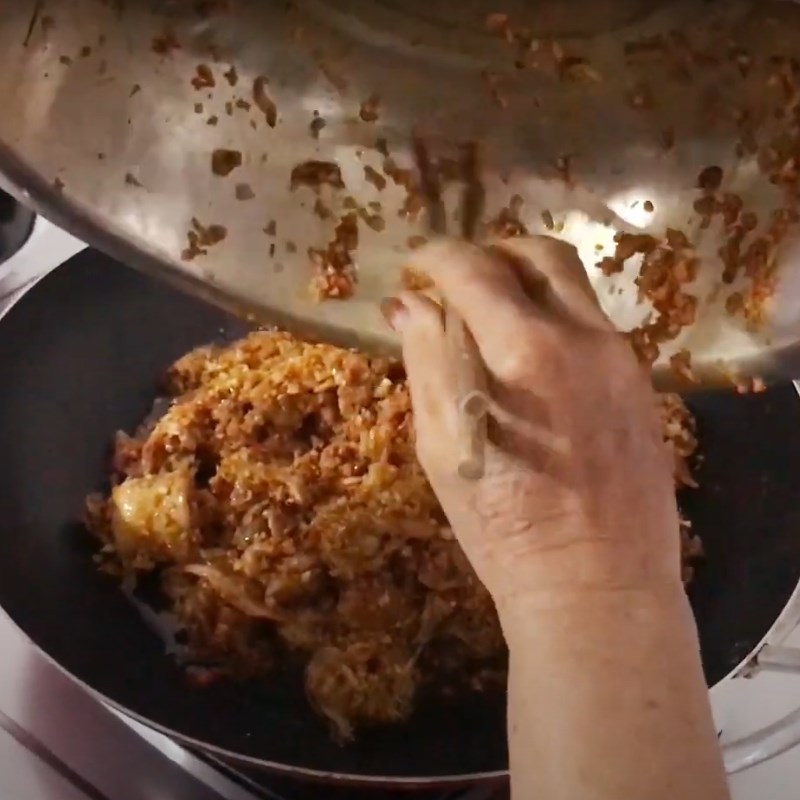 Bước 2 Nấu chuột xào lăn Chuột xào lăn