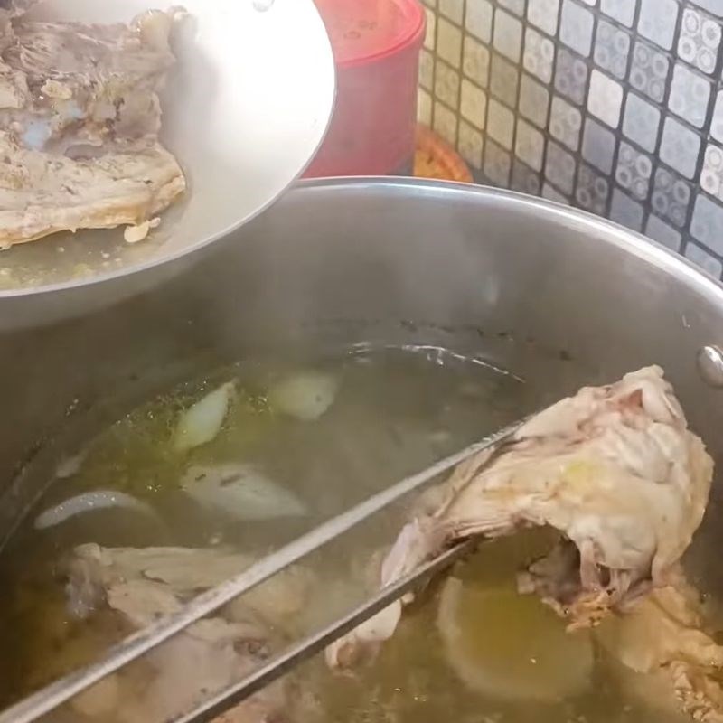 Bước 4 Nấu nước dùng Súp bột báng