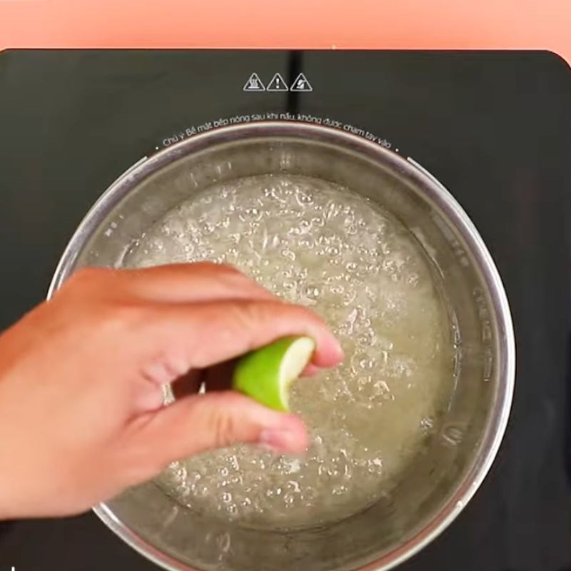 Bước 2 Nấu nước đường Kẹo gương