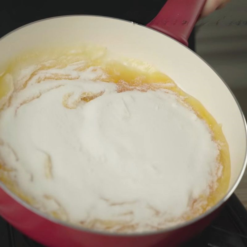 Bước 1 Nấu nước đường Nước màu kho cá