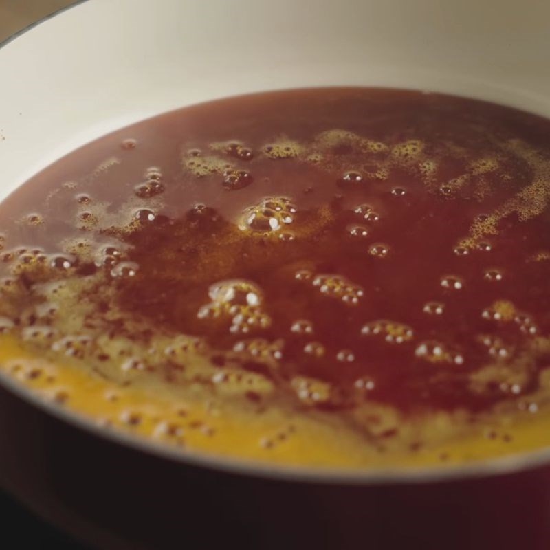 Bước 1 Nấu nước đường Nước màu kho cá