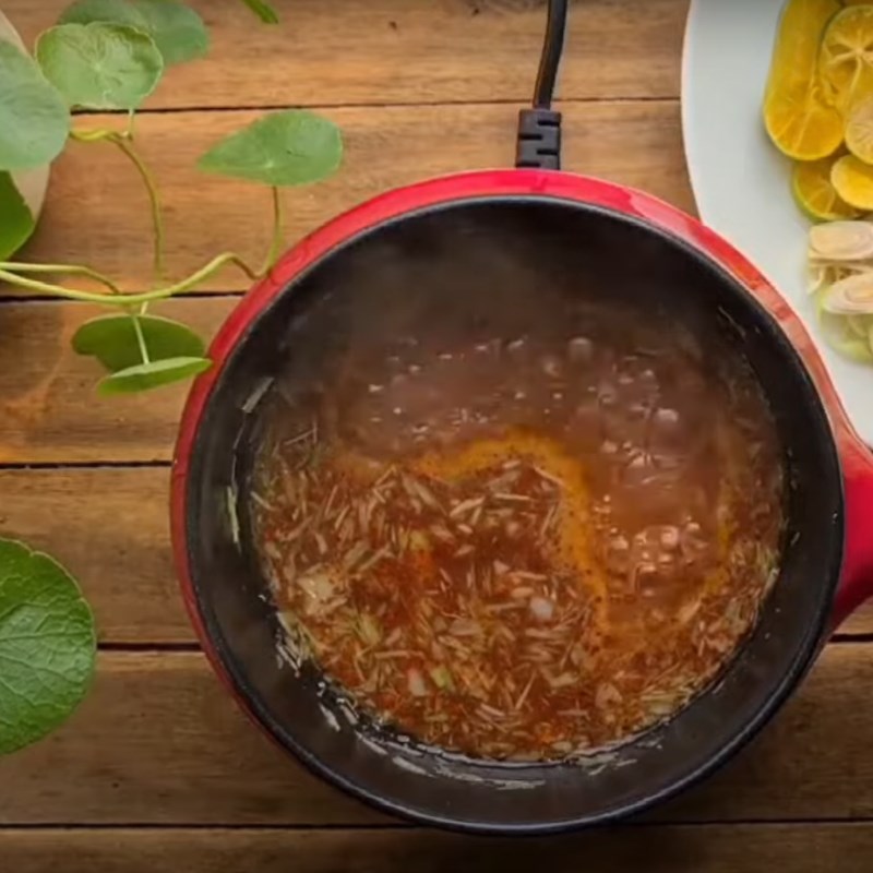 Bước 3 Nấu nước sốt Chân vịt sốt thái