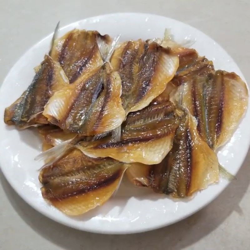 Bước 1 Ngâm cá chỉ vàng bằng bia Cá chỉ vàng nướng